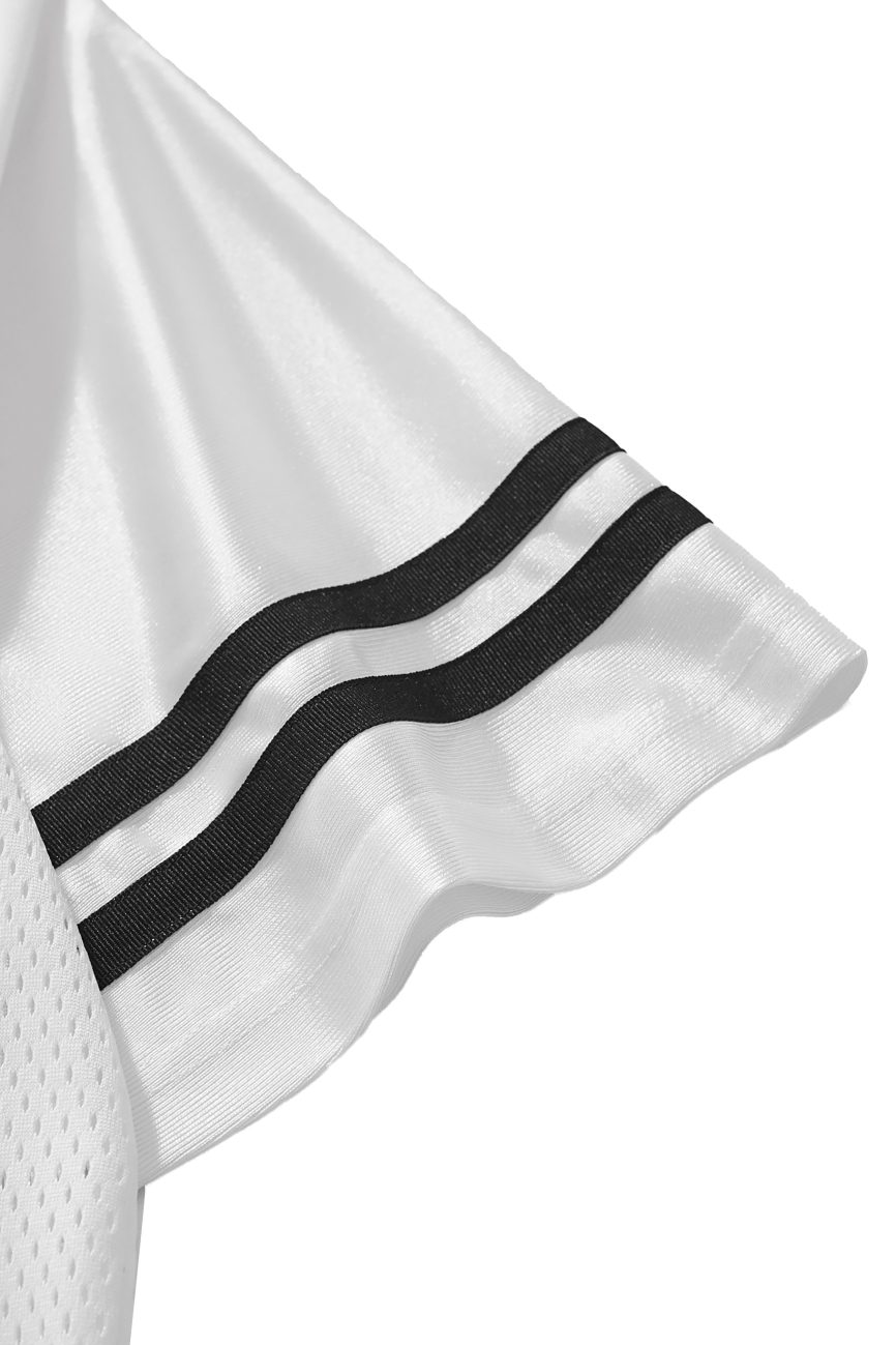Close-up of the sleeve of the Fifteen - light Taped Mesh T-Shirt, a white sports jersey with two black stripes near the edge. The shiny, slightly textured fabric highlights its affordable luxury design.