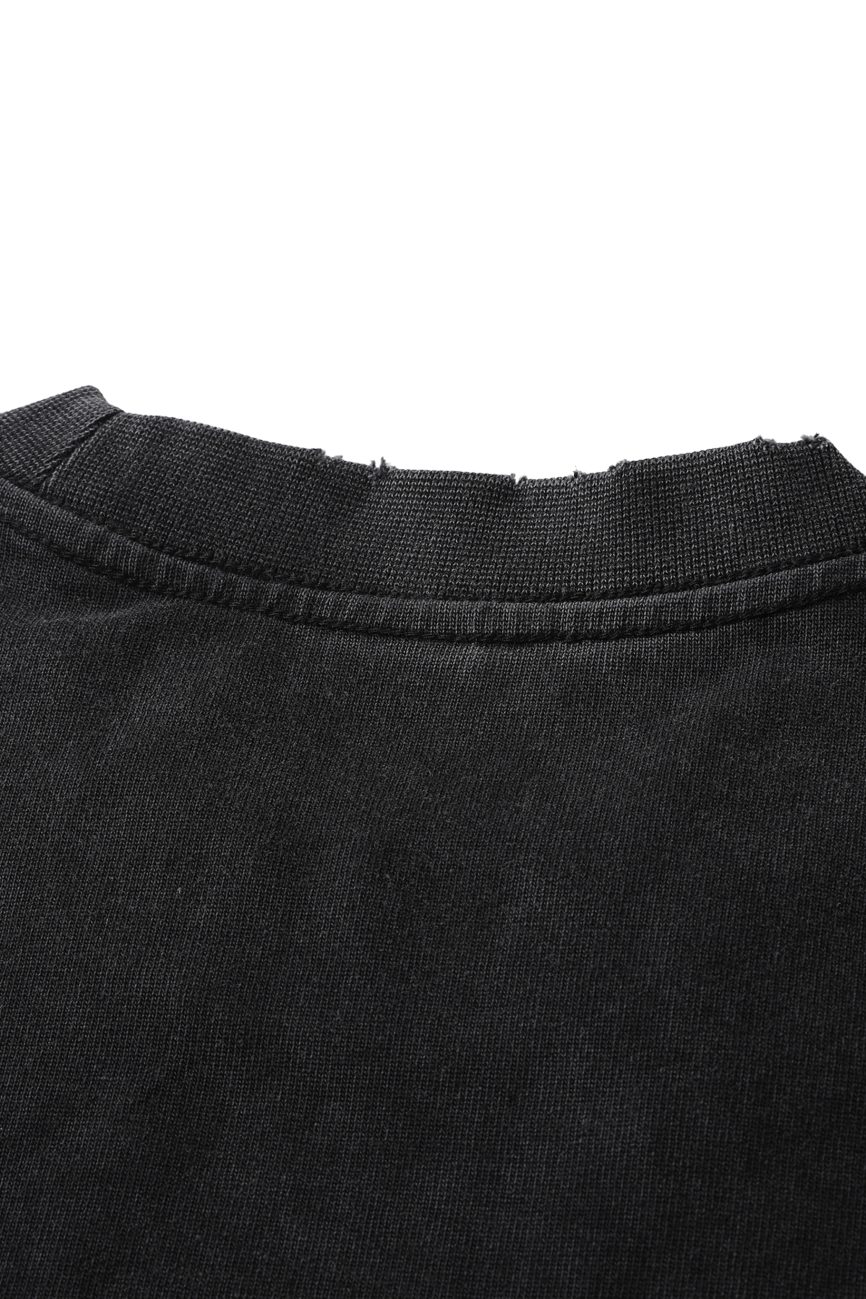 Close-up of the collar and upper back of the Toile De Jouy - Heavyweight Vintage Washed Frayed T-Shirt, featuring a raw, unfinished neckline that embodies understated luxury.