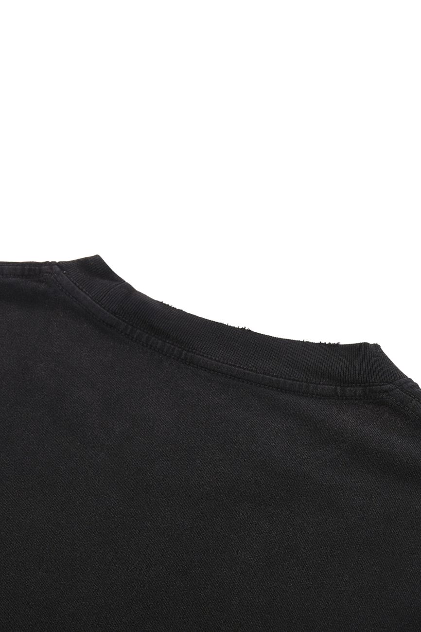Close-up of the neckline and shoulder area of the Fusion Snow Washed Raw-Hem T-Shirt, highlighting its fabric texture and stitching. Ideal for those seeking affordable luxury, set against a crisp white background.